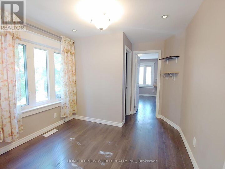 Property Photo:  35 East Lynn Avenue Main  ON M4C 3X3 