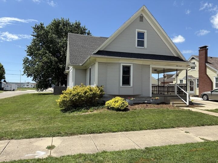 Property Photo: 1121 S 17th Street IL 61938