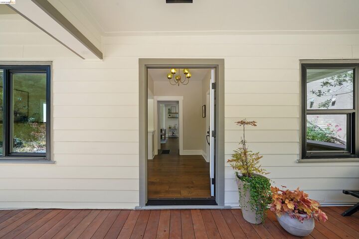 Property Photo: 5765 Manila Ave CA 94618