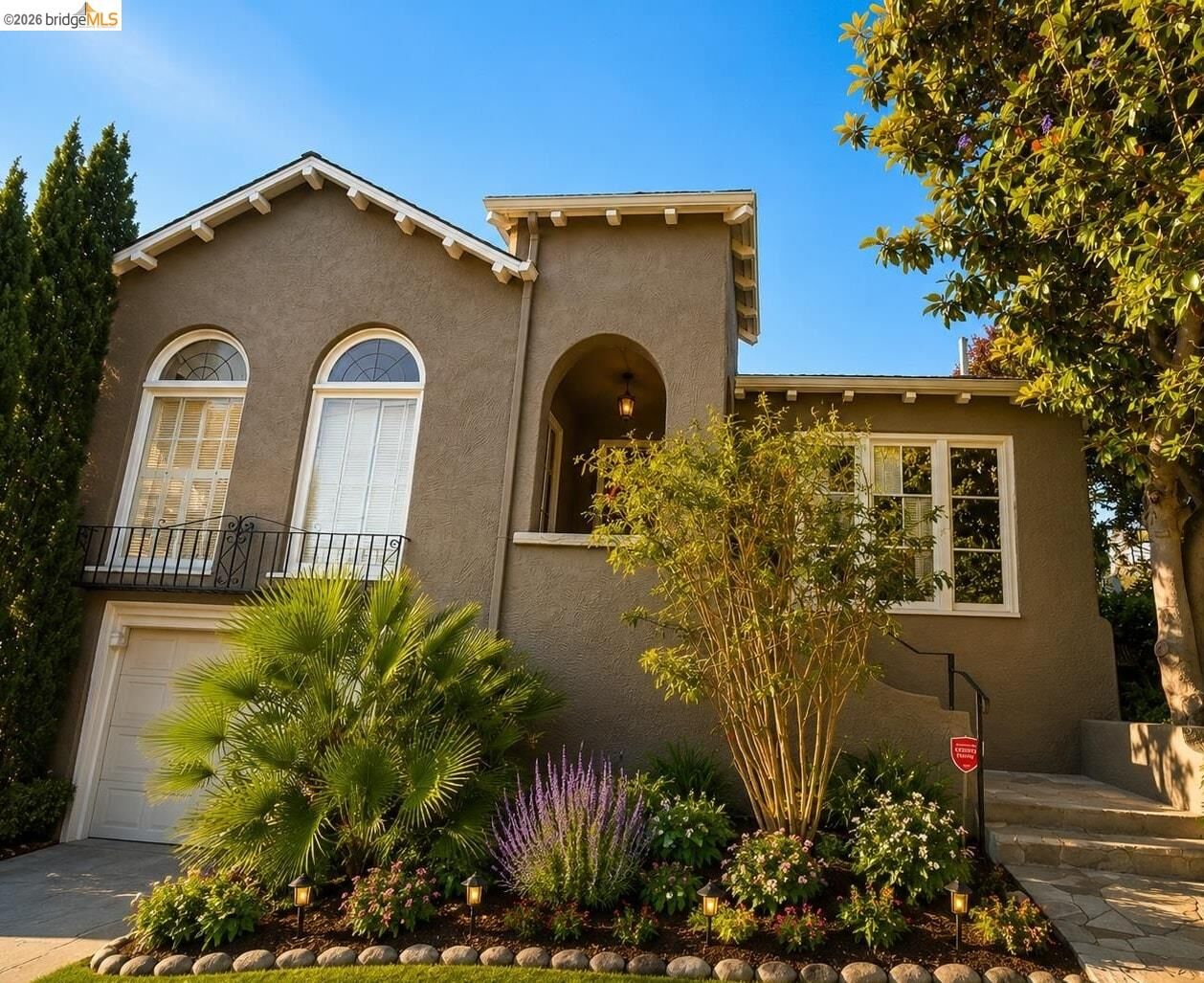 Property Photo: 329 Ramona Ave CA 94611