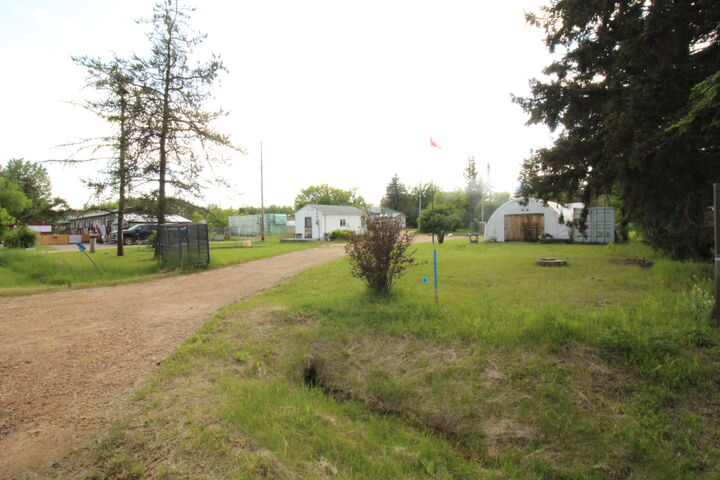 Property Photo:  6 1st Street  AB T0G 0Z0 