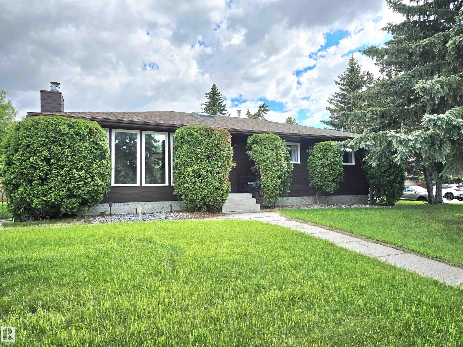 Property Photo: 66 Miller Avenue AB T7X 2Y3