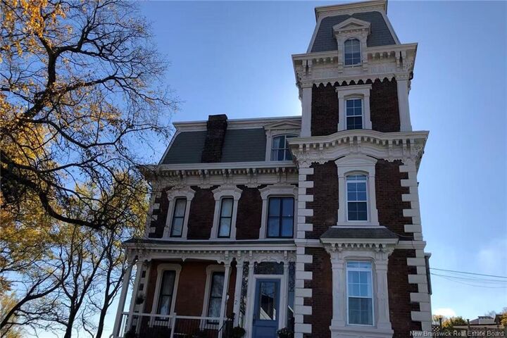2-4 Douglas Avenue — photo 1