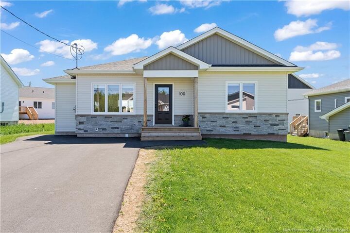 Property Photo:  100 Macintosh Boulevard  NB E1K 0A1 