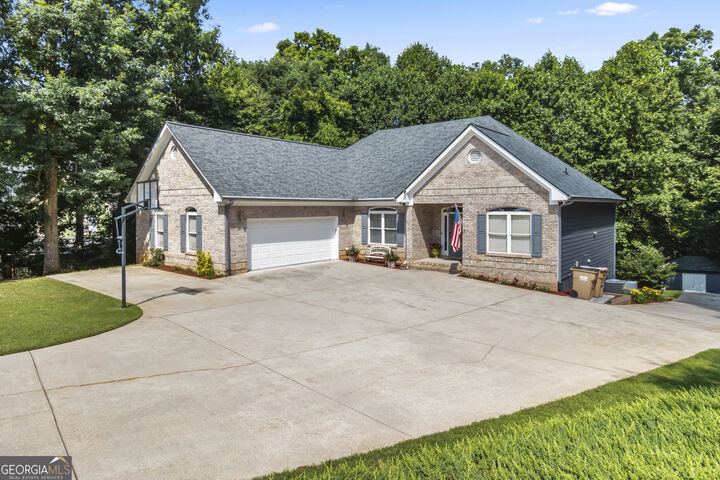 Property Photo: 6426 Kettle Creek Way GA 30542
