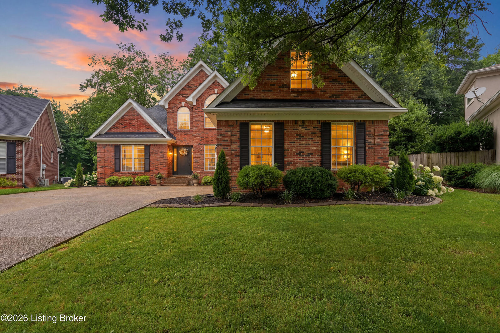 Property Photo: 10000 Ivybridge Cir KY 40241