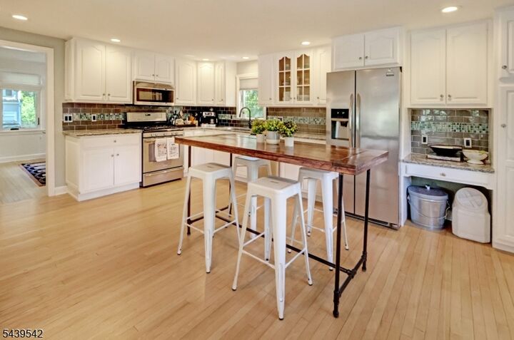 Property Photo:  10 Meadow Rd  NJ 07928 