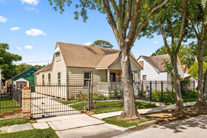 Property Photo: 5508 Truett Street TX 77023