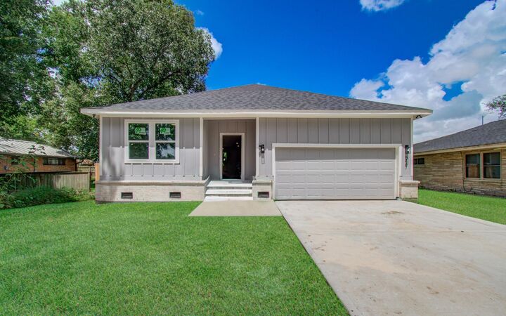 Property Photo: 5447 N Shady Creek Drive TX 77017