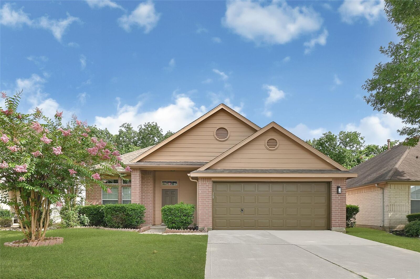 Property Photo: 5914 Shadow Creek Court TX 77523