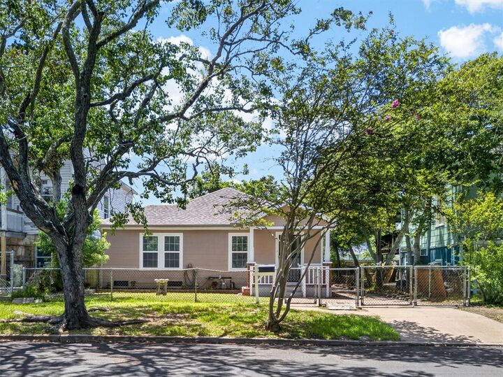Property Photo:  1805 Avenue N 1/2  TX 77550 