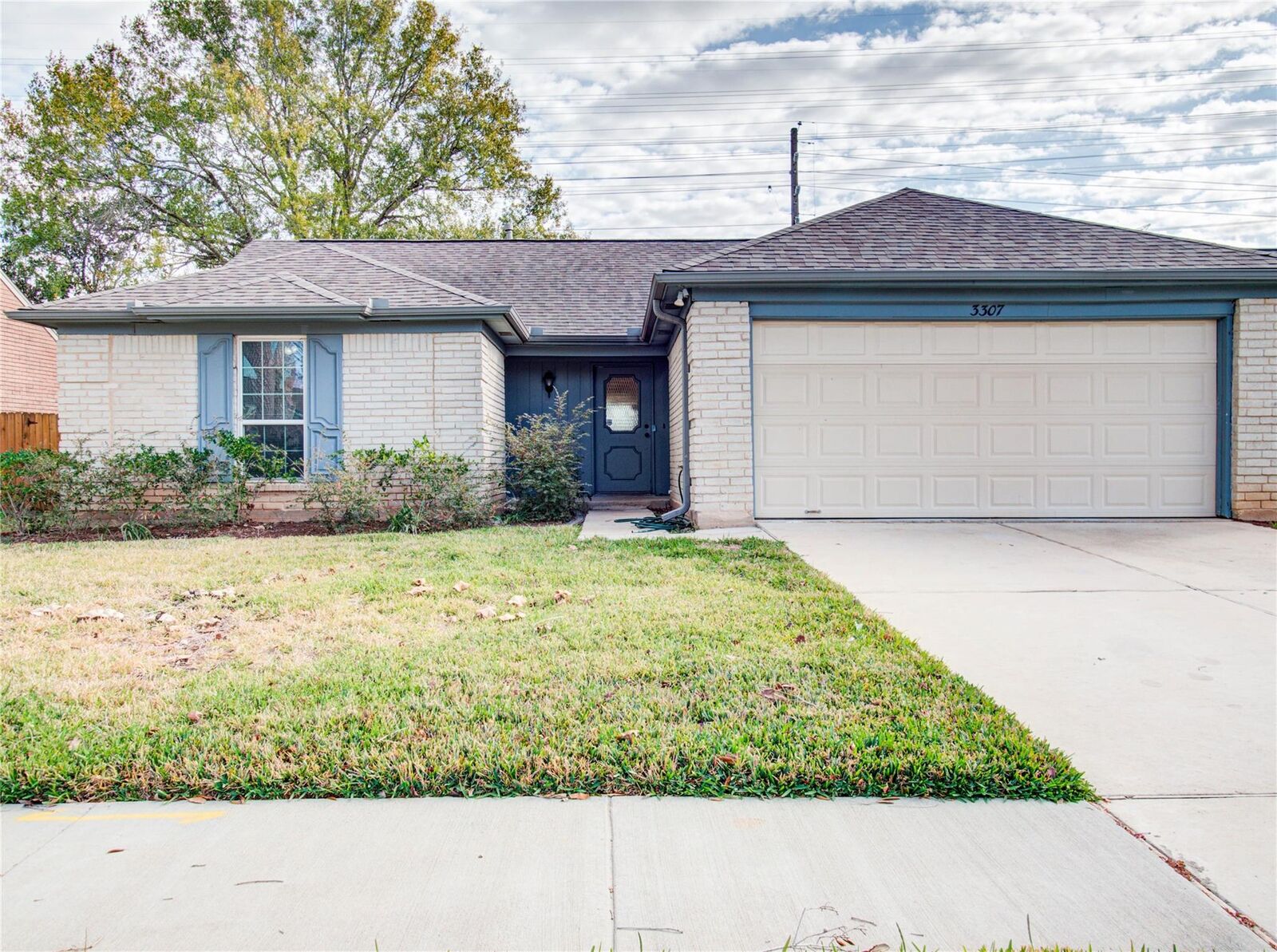 Property Photo: 3307 E Heatherock Circle TX 77479