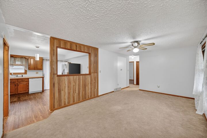 Property Photo: 4513 SE 6th Street SE IA 50315