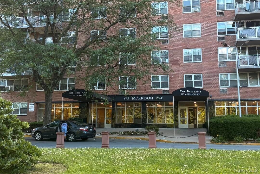 Property Photo: 875 Morrison Avenue #1B NY 10473