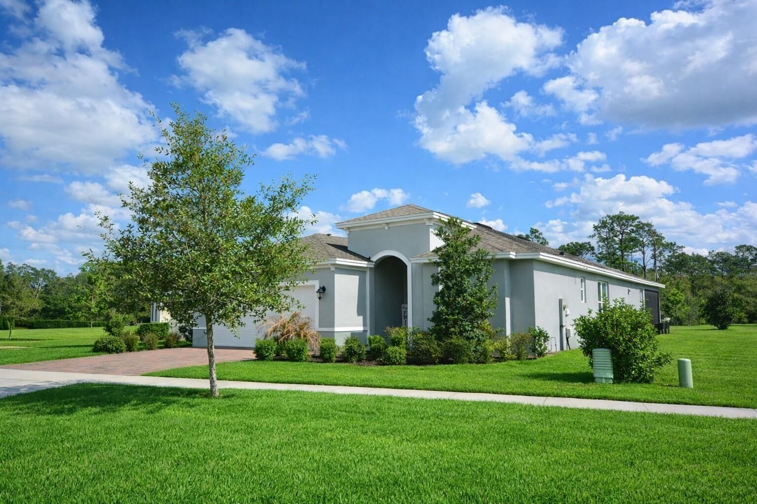 Property Photo: 251 Northcote Court FL 32724