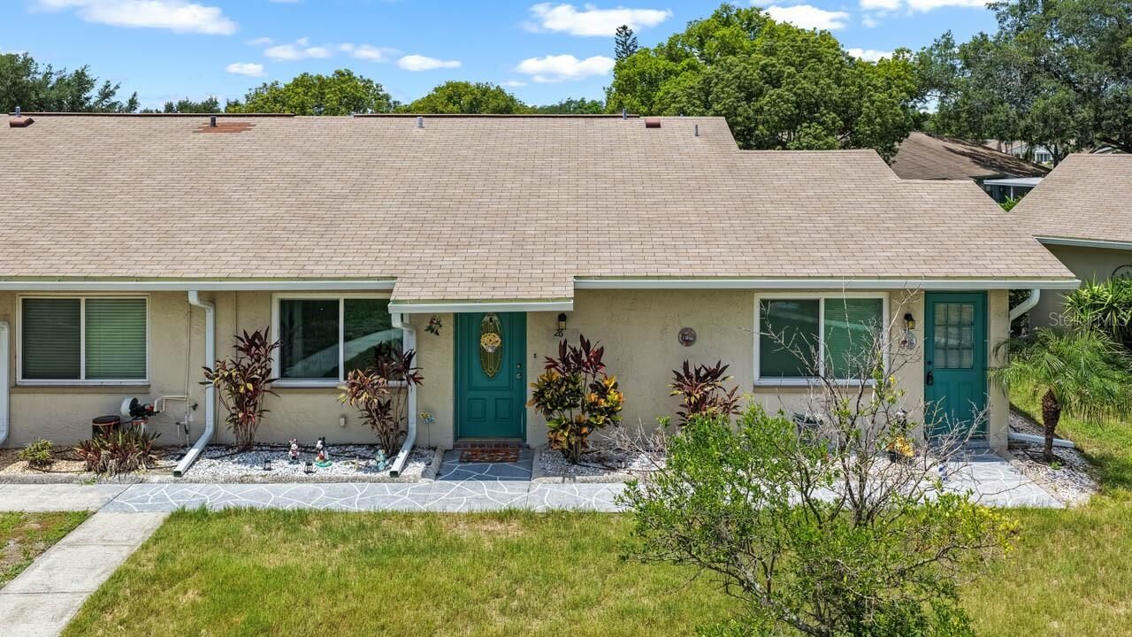 Property Photo:  1906 Canterbury Lane 26  FL 33573 