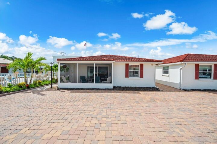Property Photo:  6154 Midnight Pass Road B1  FL 34242 