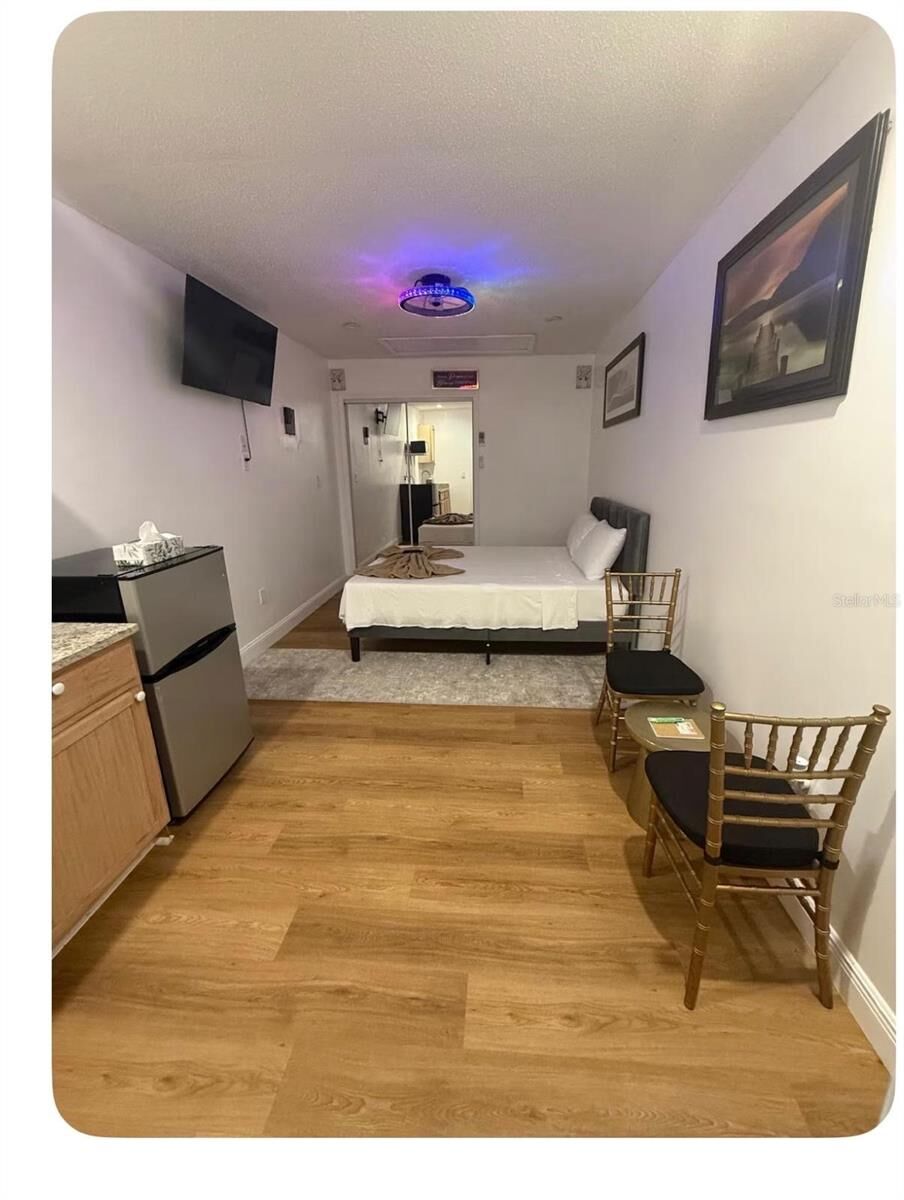 Property Photo:  