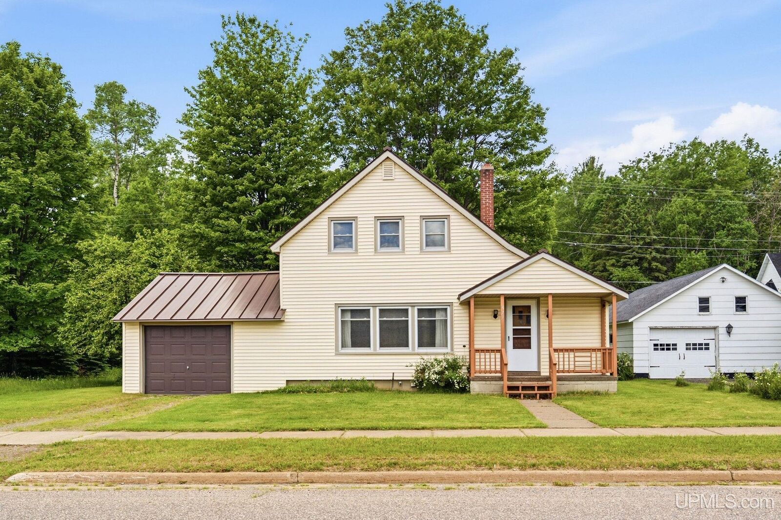 Property Photo: 377 Hemlock Street MI 49879