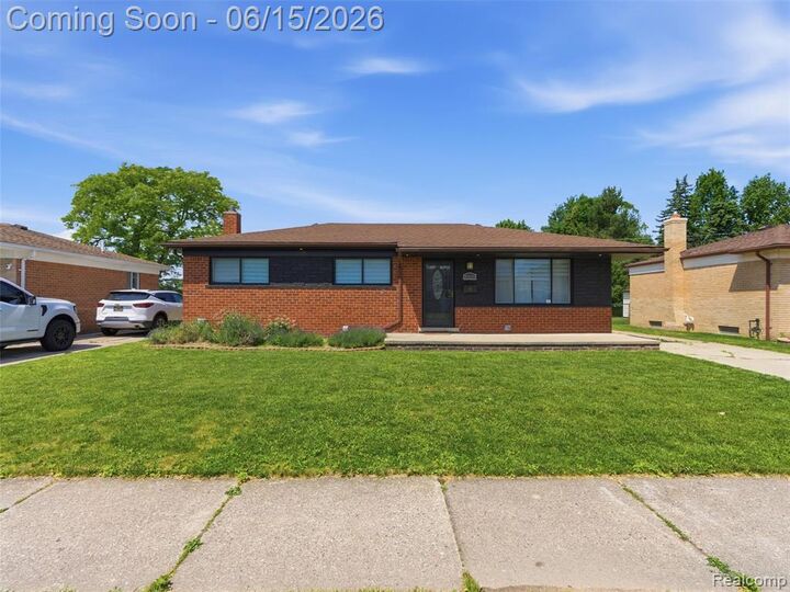 Property Photo:  32155 Dover Avenue  MI 48088 6902 
