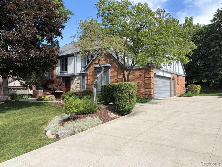 Property Photo:  2534 Topsham Drive  MI 48306 3057 