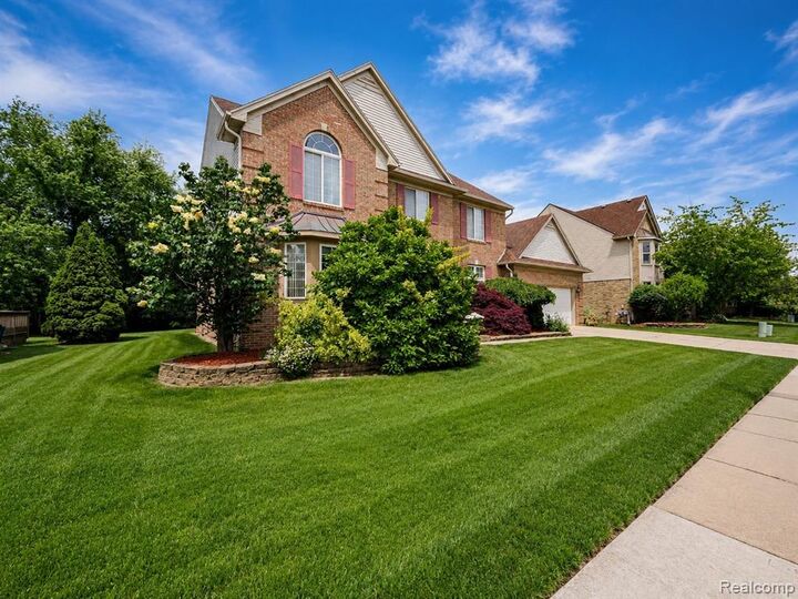 Property Photo:  2931 Briarwood Drive  MI 48085 1156 