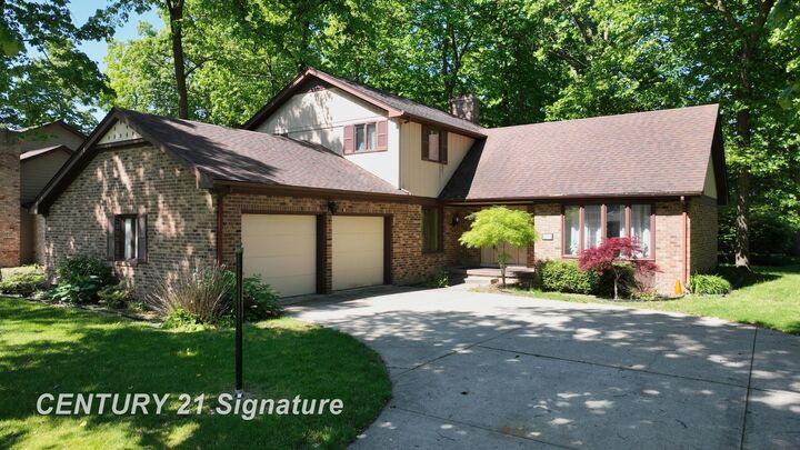Property Photo:  2765 Clairmount Drive  MI 48603 