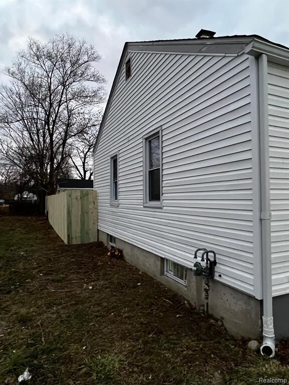 Property Photo:  8695 Evergreen Avenue  MI 48228 2923 