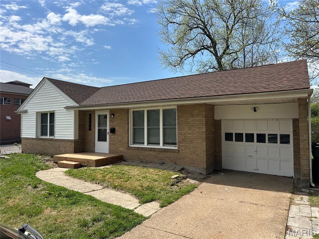 Property Photo:  9343 Duenke Drive  MO 63137 