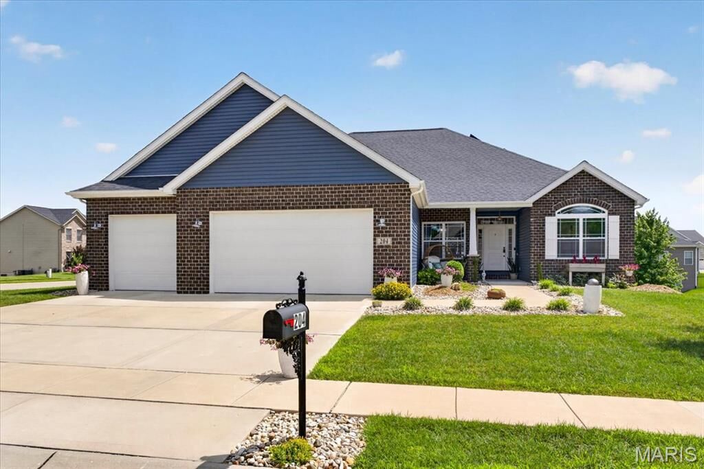 Property Photo: 204 Meridian Oaks Drive IL 62034