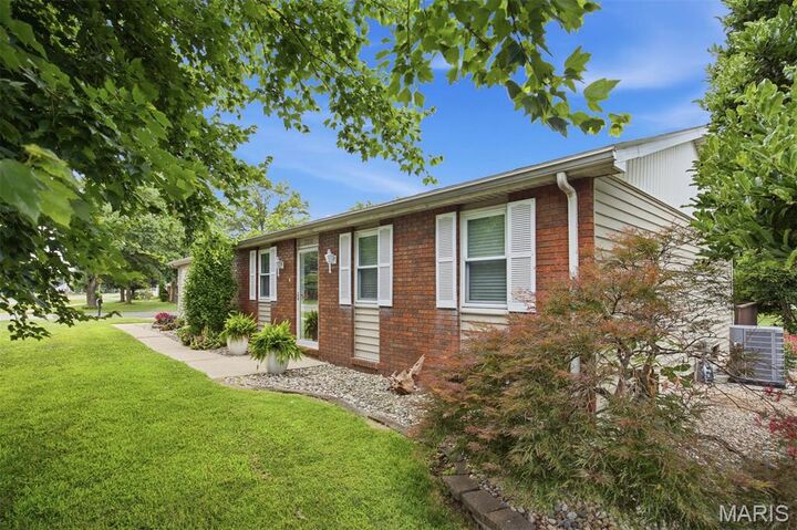 Property Photo: 2210 Broadway IL 62249