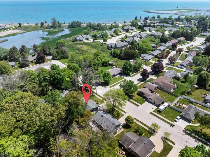 Property Photo: 306 Fenway Ter WI 54220
