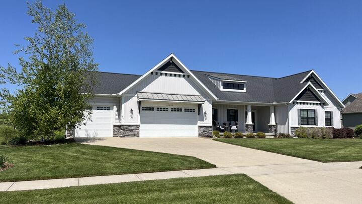 Property Photo: 4085 Boulder View Drive MI 49306