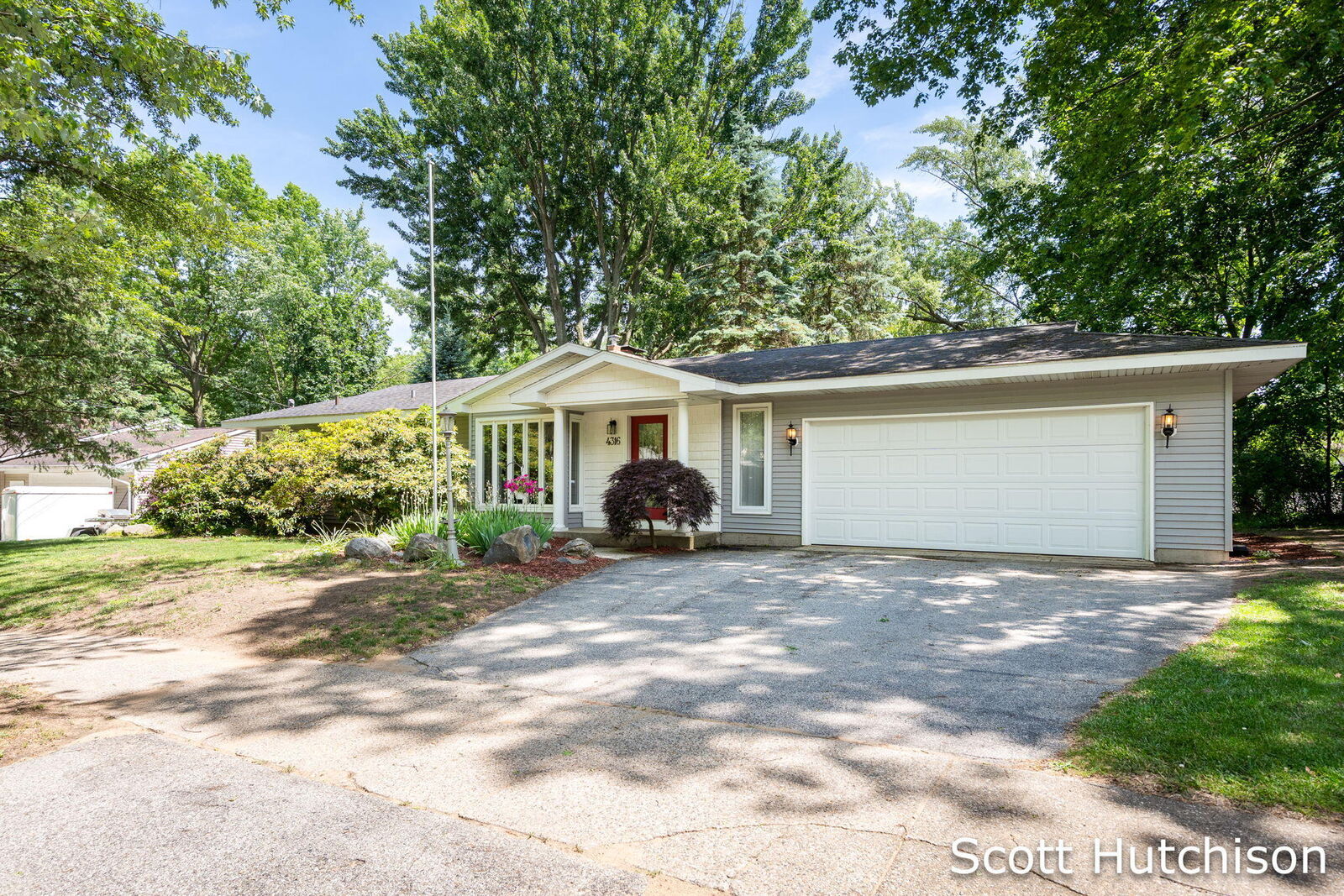 Property Photo: 4316 Kennilworth Drive SE MI 49546