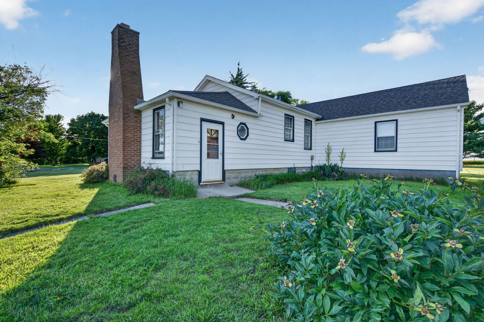 Property Photo: 7950 W Eagle Lake Road IL 60468