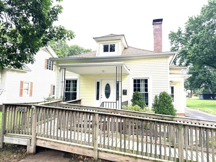 Property Photo:  104 Gilbert Street  IL 60963 