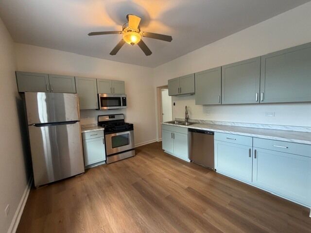 Property Photo:  804 W Lakeside Place 201  IL 60640 