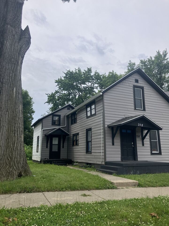 Property Photo: 708 W Jefferson Street IL 61701