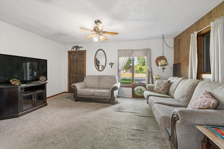 Property Photo: 2504 Commonwealth Avenue IL 60435