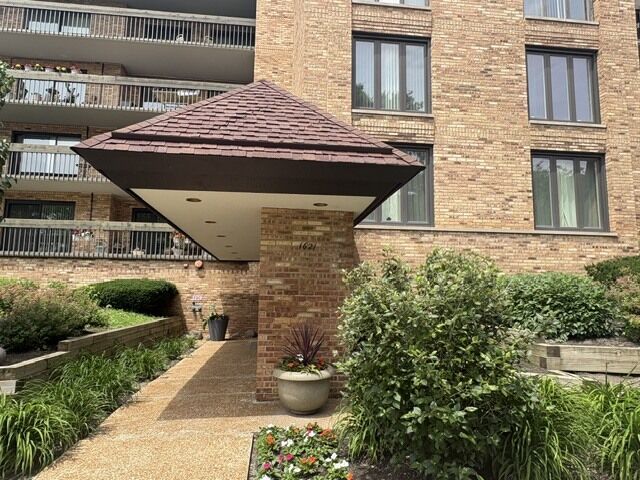 Property Photo:  1621 Mission Hills Road N201  IL 60062 