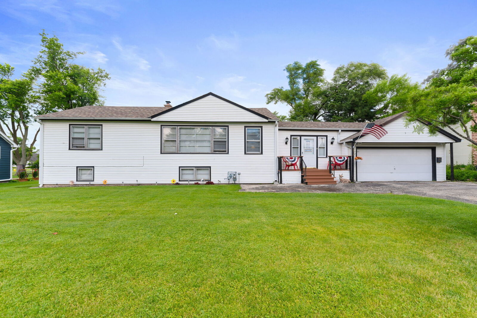 Property Photo:  6918 Parkside Avenue  IL 60525 