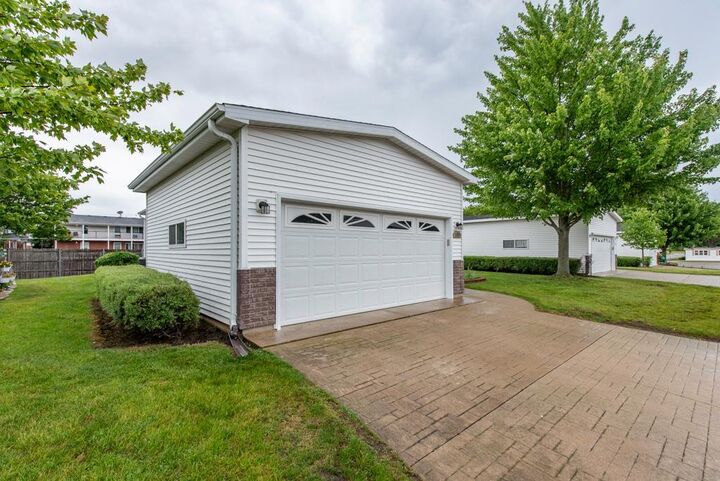 Property Photo: 3320 Evergreen Lane IL 60085