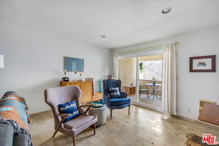 Property Photo: 5651 Sumner Way 209 CA 90230