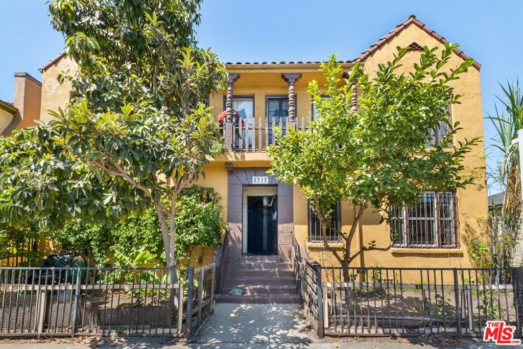 Property Photo:  2717 S Budlong Avenue  CA 90007 