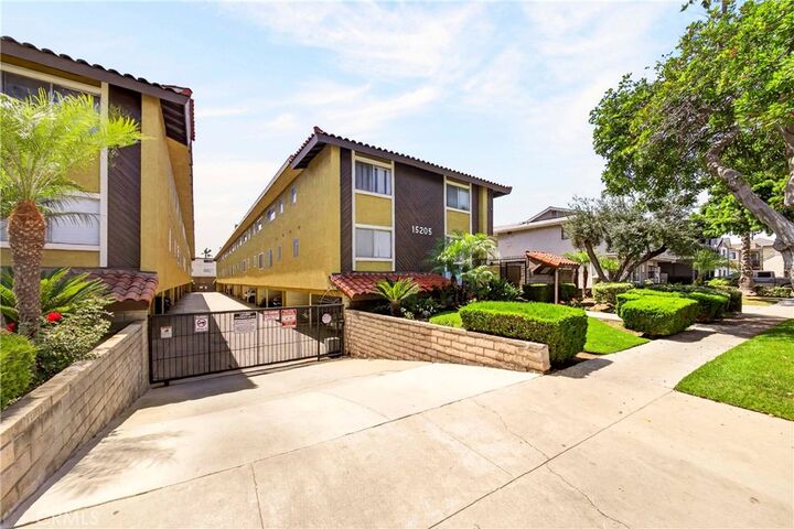 Property Photo:  15205 S Budlong Avenue 19  CA 90247 