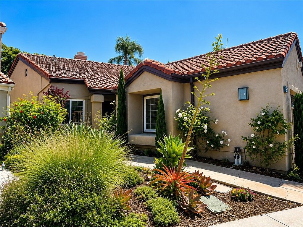 Property Photo:  35 Del Perlatto  CA 92614 