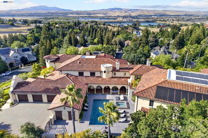 Property Photo:  2751 Crellin Rd  CA 94566 