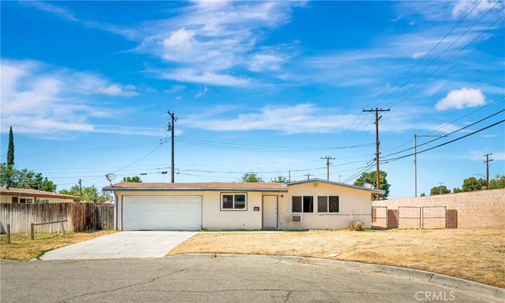 Property Photo: 2005 W Oldfield CA 93536