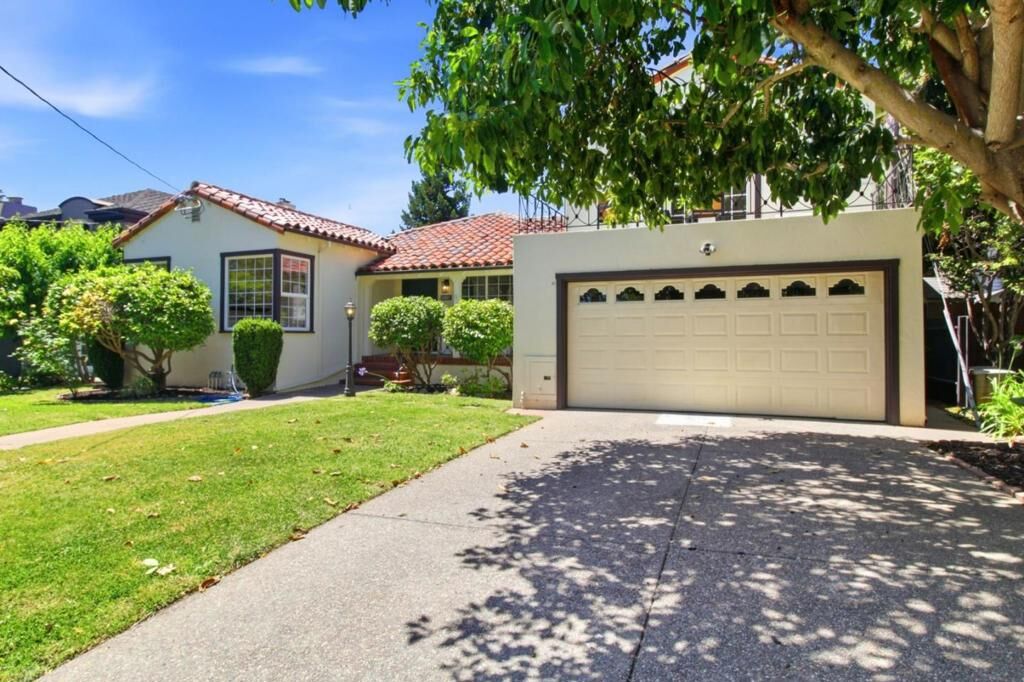 Property Photo:  1114 Palm Avenue  CA 94401 