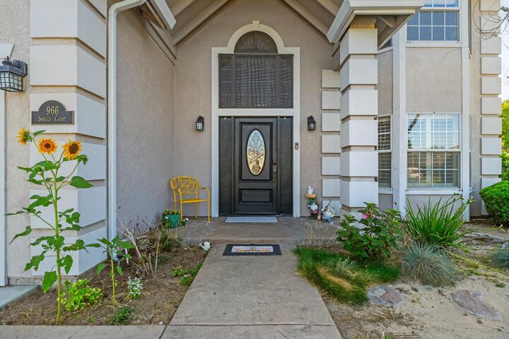 Property Photo:  966 Shelly Court  CA 95366 